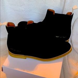 Common Project Men’s Boot in suede black